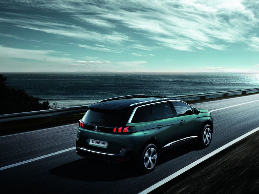PEUGEOT 5008 SUV