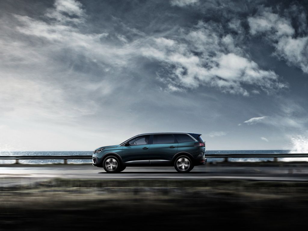 PEUGEOT 5008 SUV