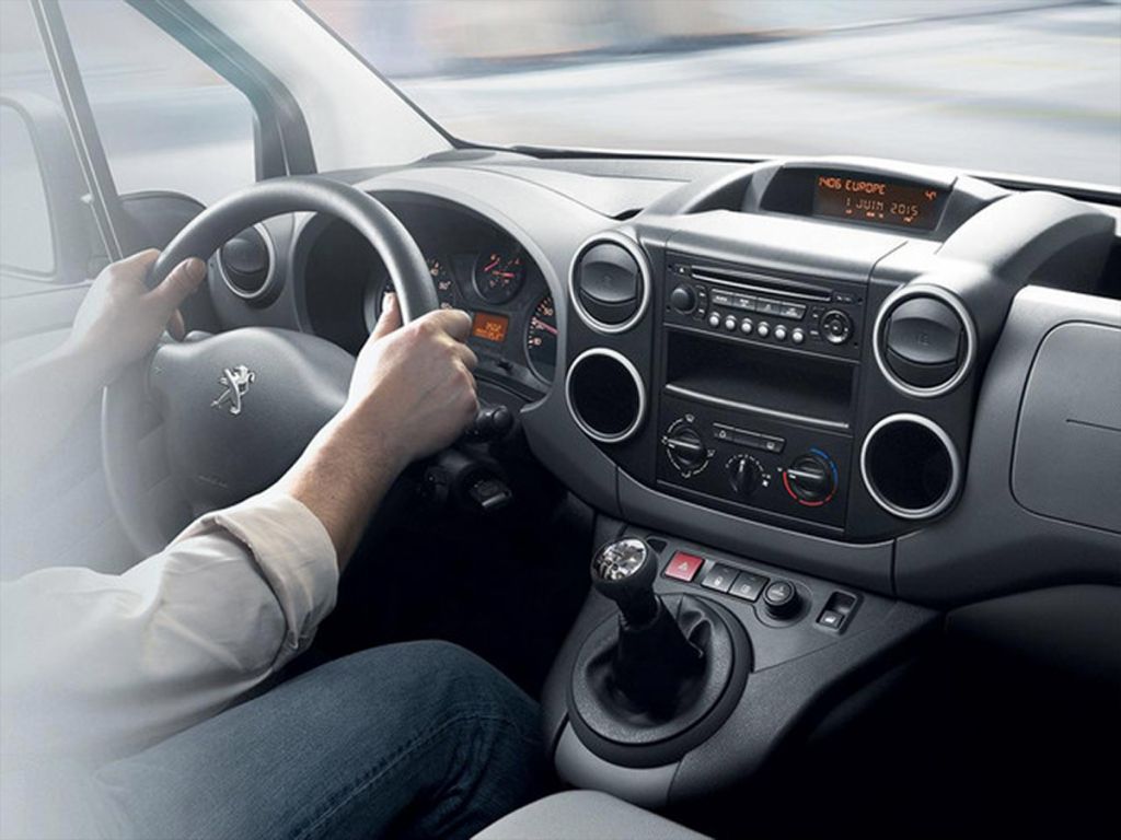 PEUGEOT Novo Partner Furgão