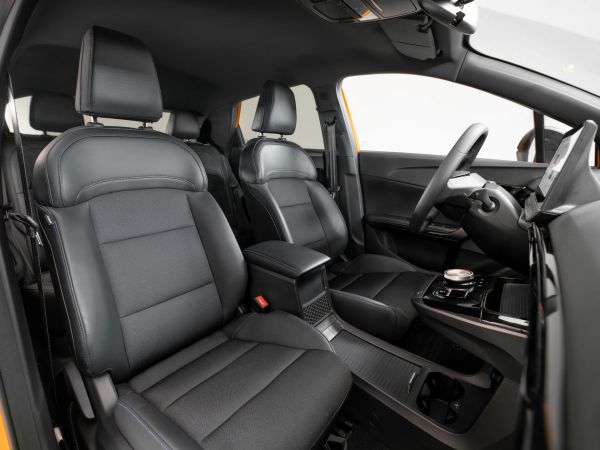 MG  BEV 64KWH LUXURY 204 5P