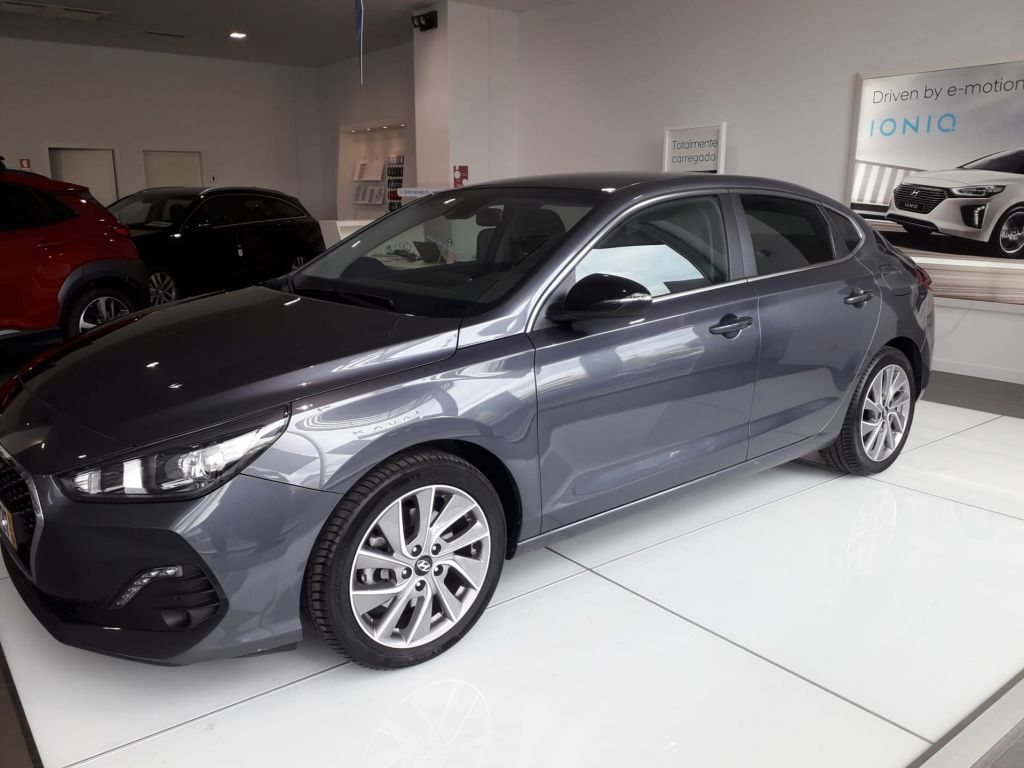 Hyundai i30 Fastback 1.0 TGDi 120cv Style MY19'5 usada Lisboa