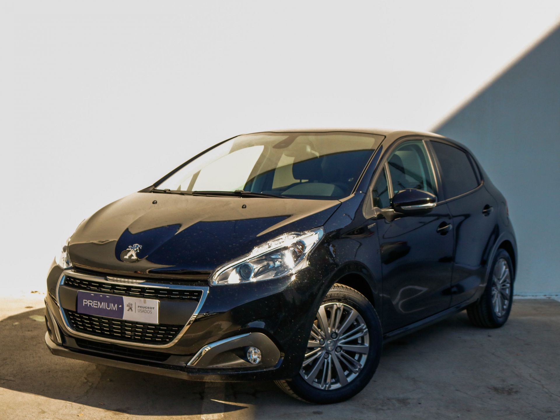 Peugeot 208 Signature 1.2 PureTech 82 Euro 6.2 segunda m&atilde;o Setúbal