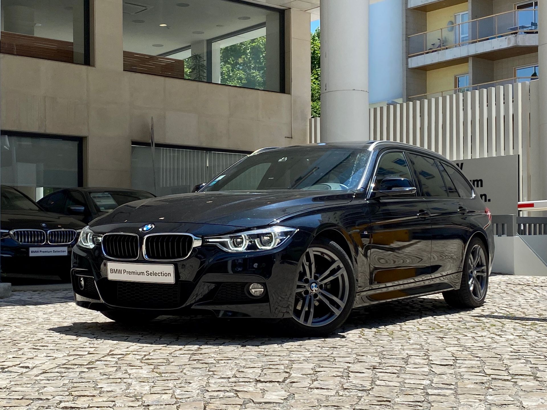 BMW Serie 3 320d Auto Touring Pack M segunda m&atilde;o Lisboa