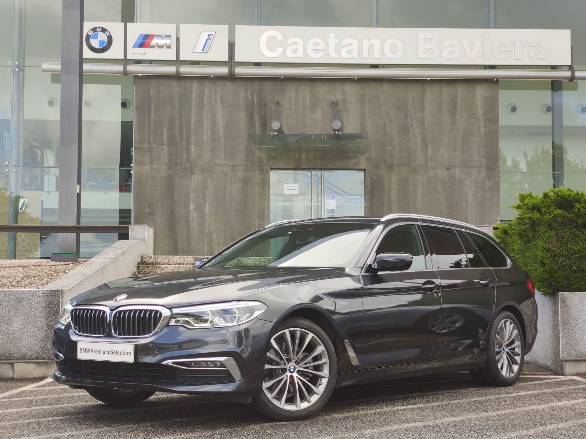 BMW Serie 5 520d Auto Touring Line Luxury segunda m&atilde;o Lisboa