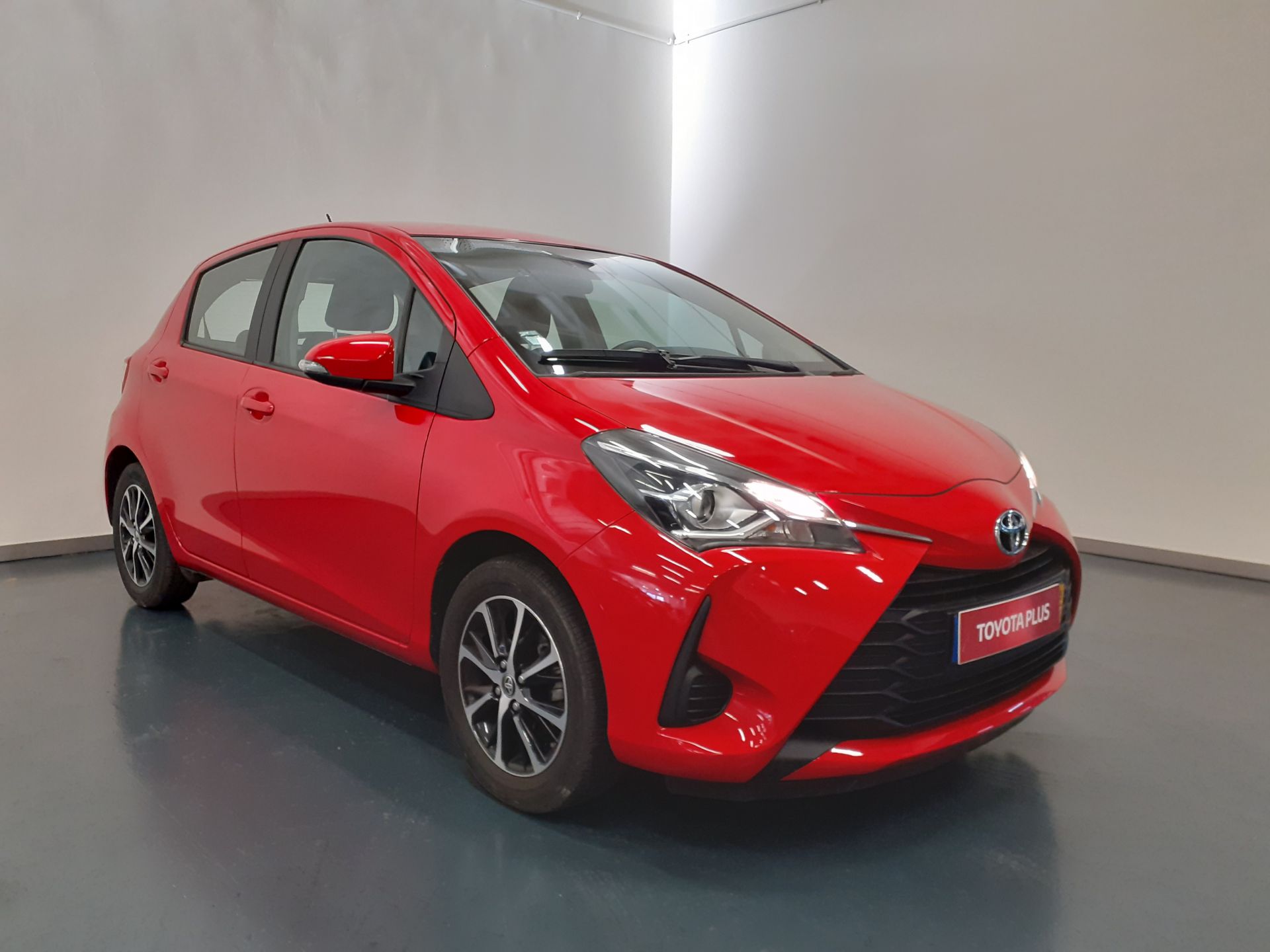 Toyota Yaris Comfort Vermelho Latin De Segunda M O Caetano