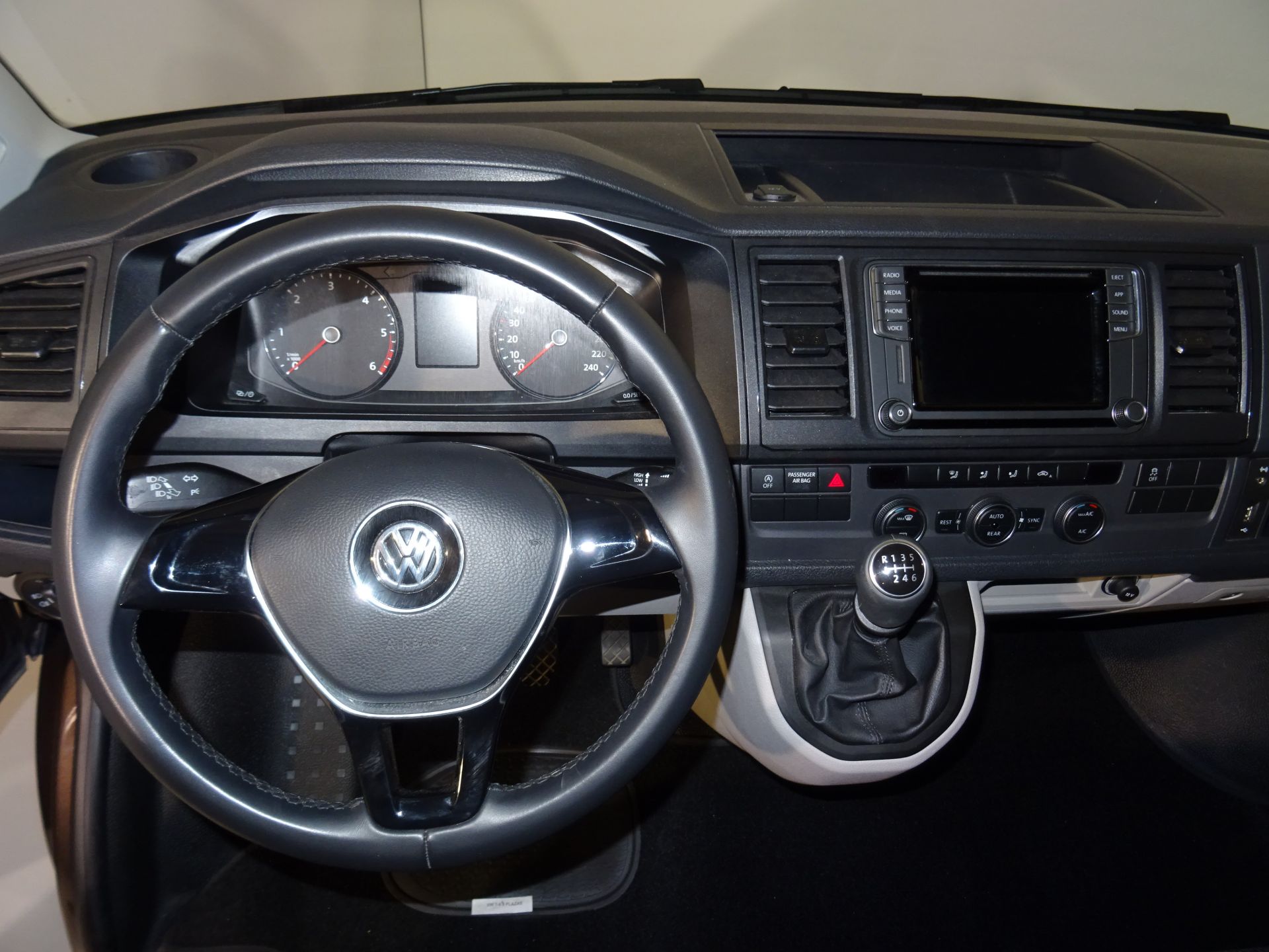 Volkswagen Caravelle TRENDLINE 2.0 TDI 150cv BMT MIXTA CAMPER