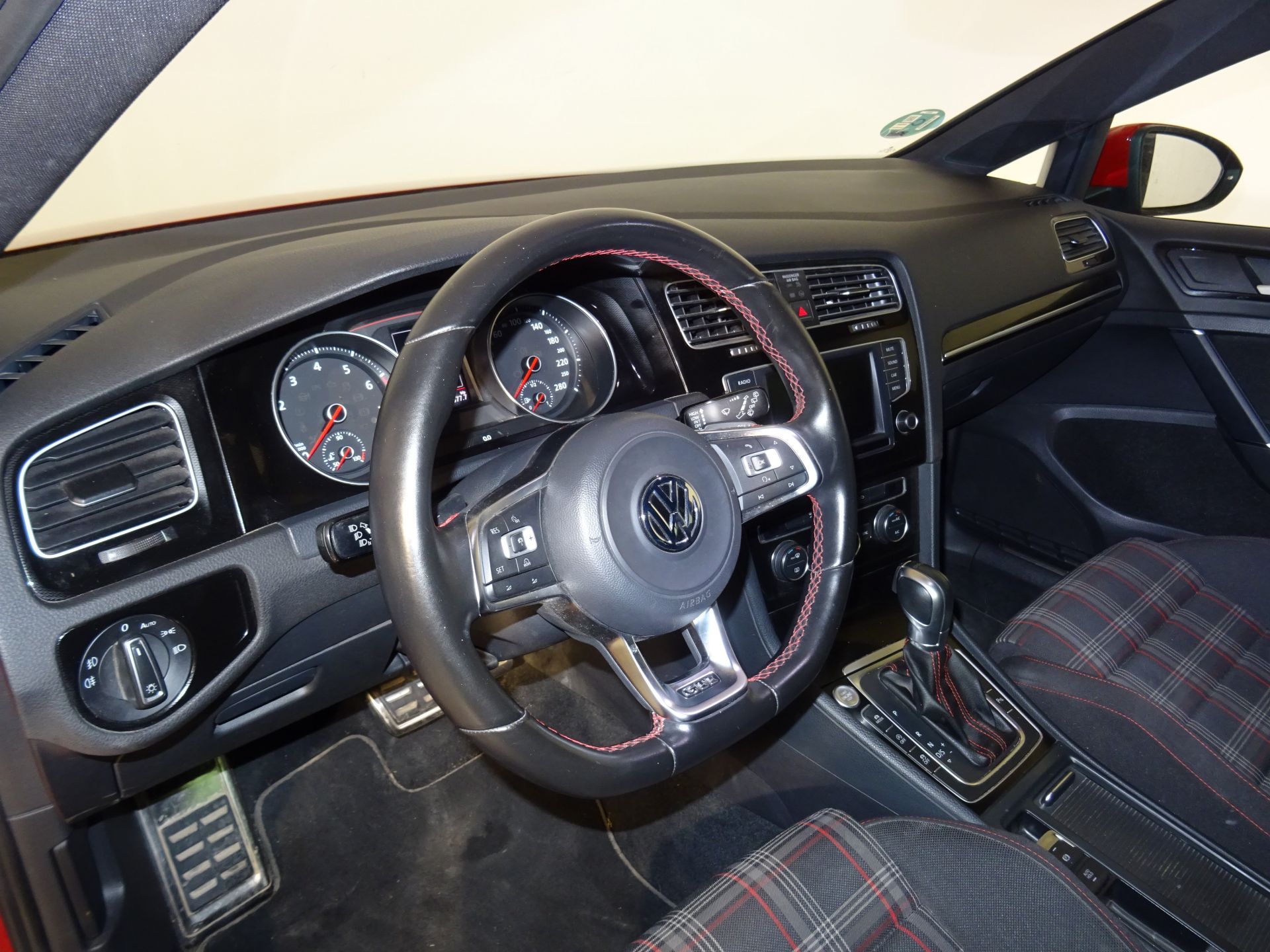 Volkswagen Golf GTI 2.0 TSI DSG BMT