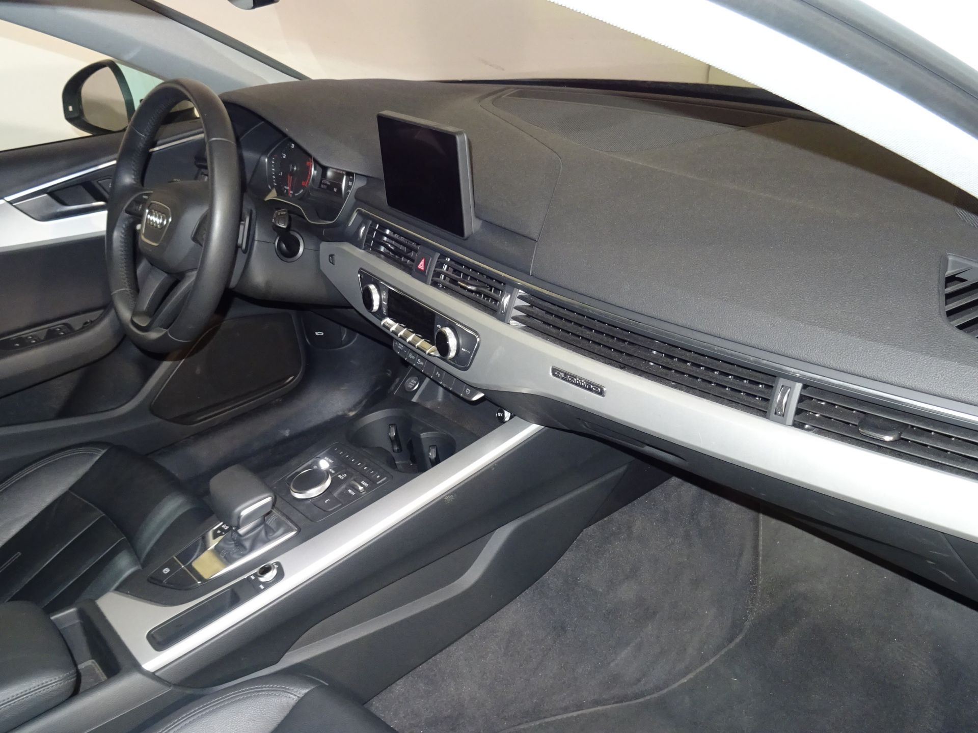 Audi A4 Avant Advanced 40 TDI 140kW quatt S tron