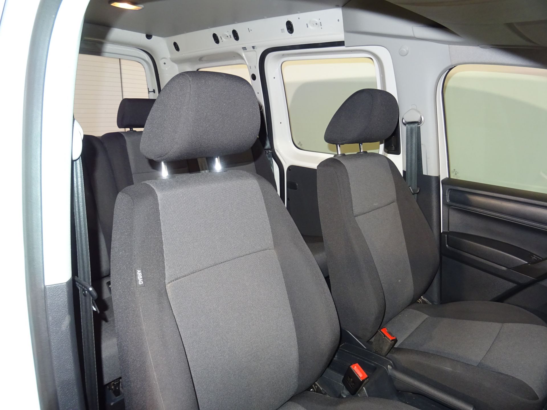 Volkswagen Caddy Kombi 5 asientos 2.0Tdi 102cv DSG 6 Vel.