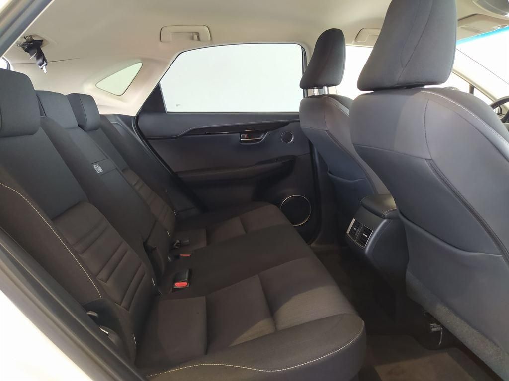 Lexus NX  300h Business Navigation 2WD 145 kW (197 CV)