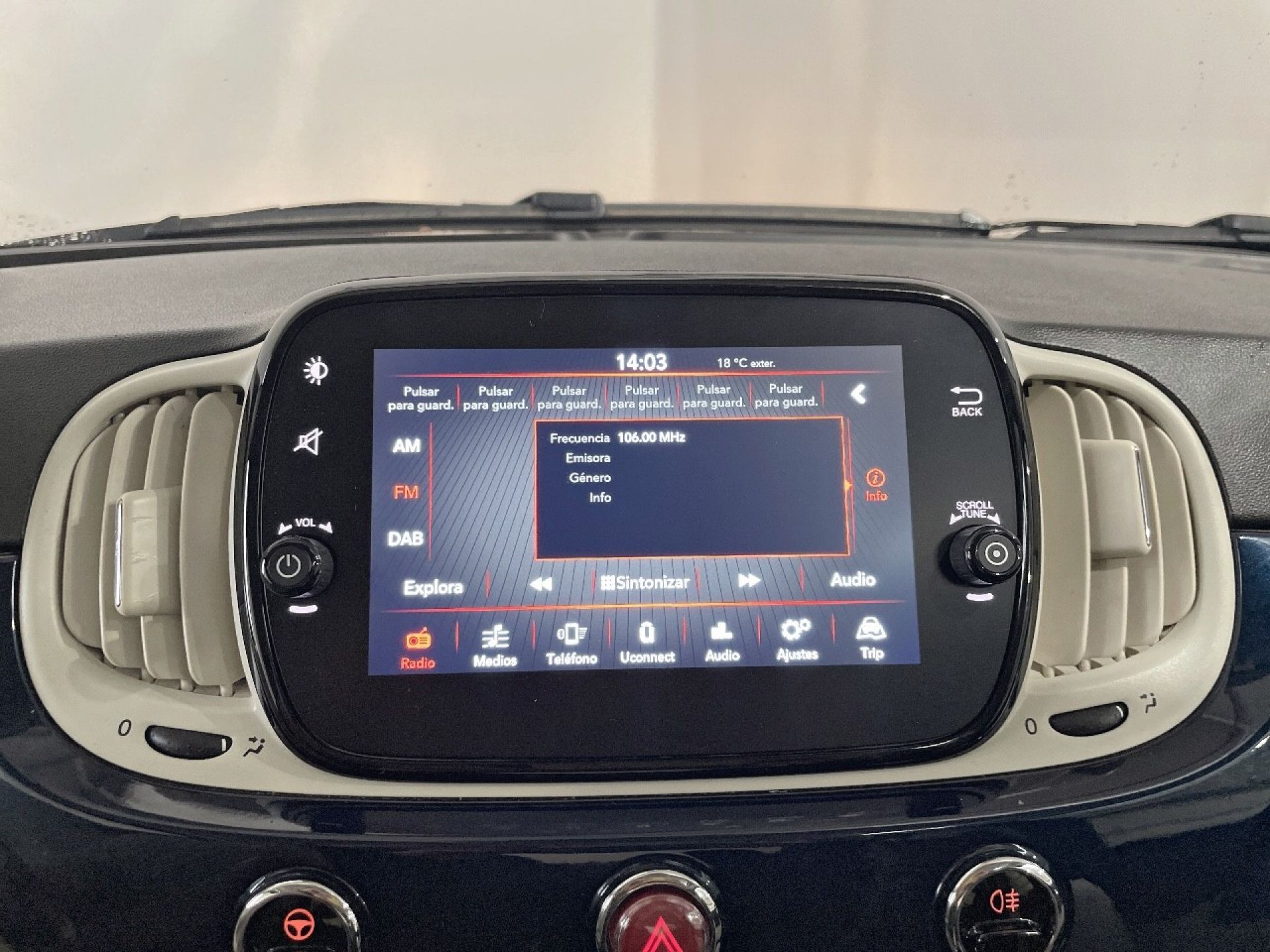 Radio 1 DIN para coche con pantalla, Bluetooth y cámara trasera: 48 euros