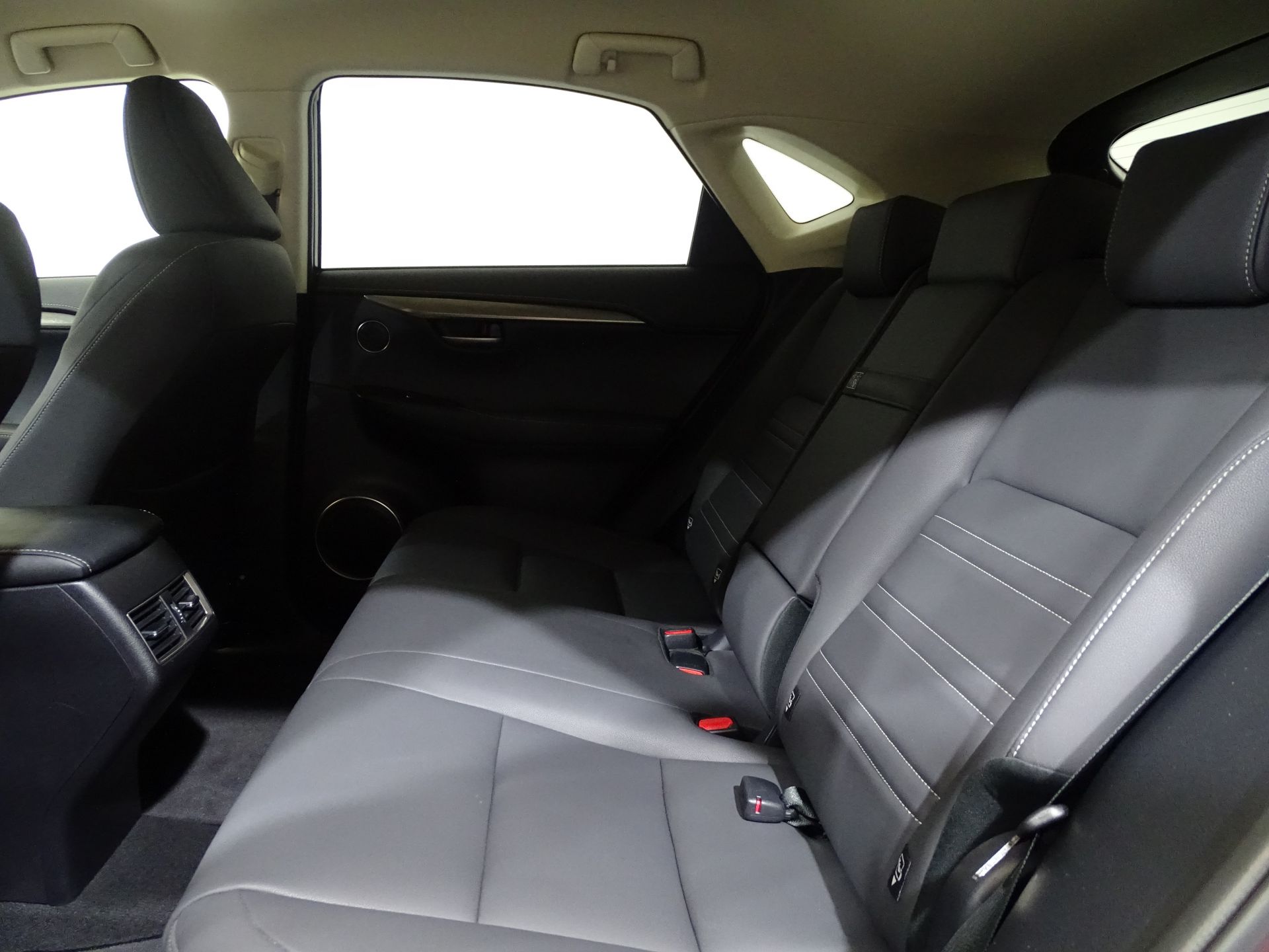 Lexus NX 2.5 300h Premium 2WD