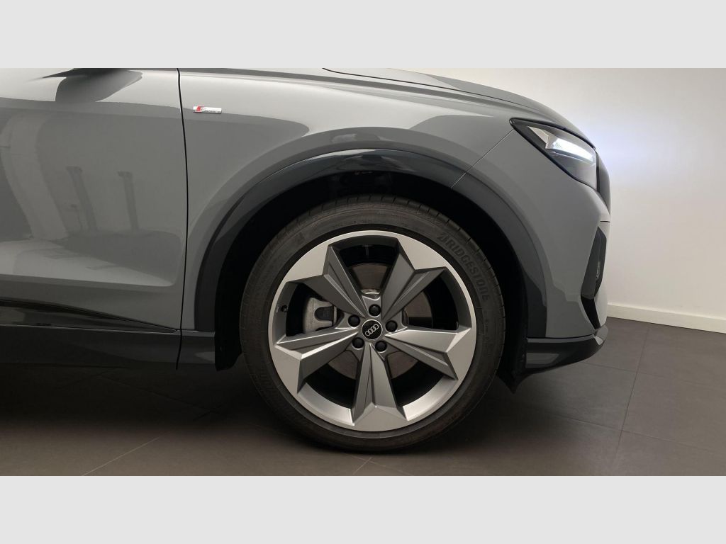Audi Q4 e-tron Black line edition 40 e-tron 150 kW (204 CV)