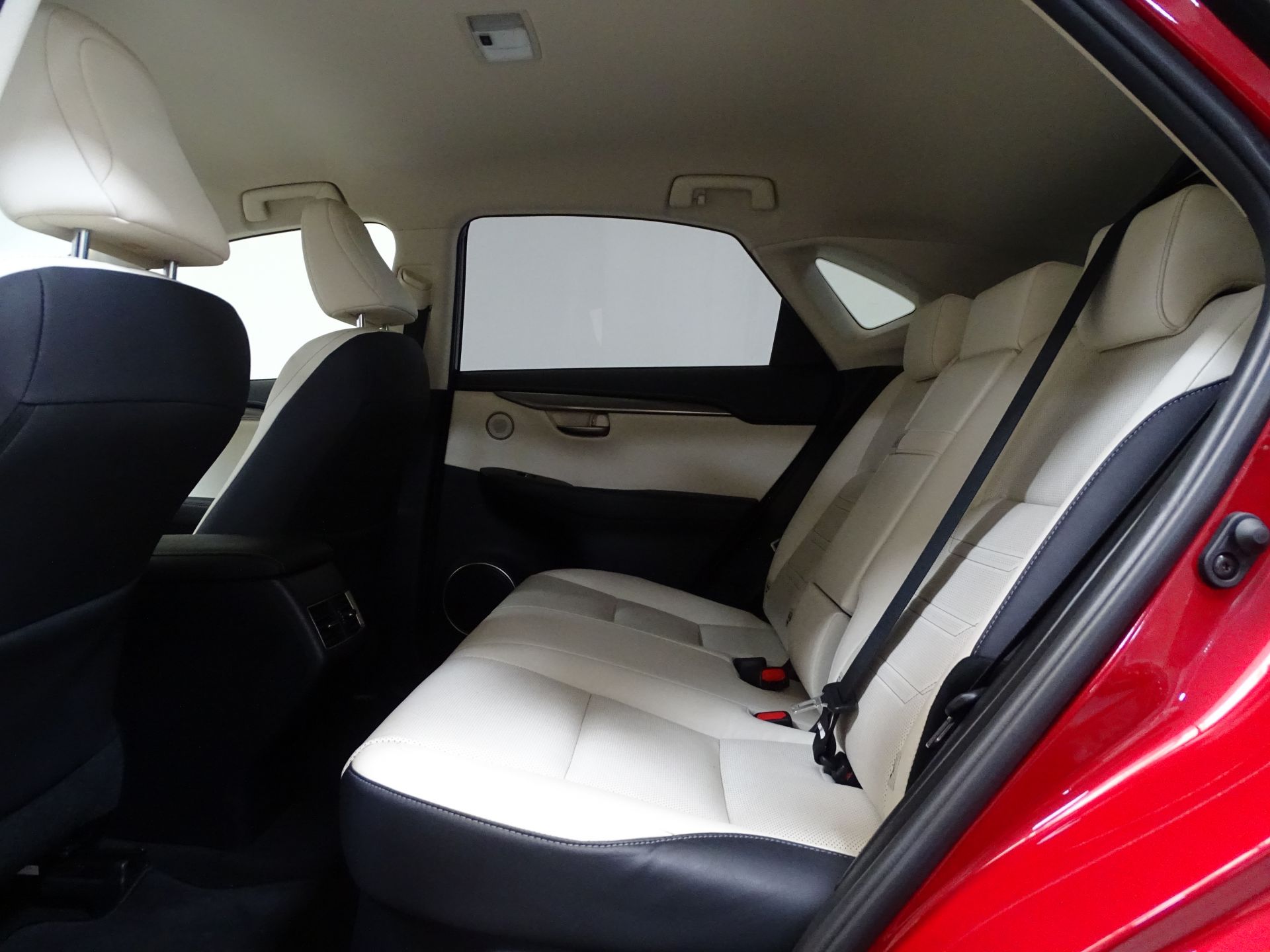 Lexus NX 2.5 300h Executive Kick Power+Navig