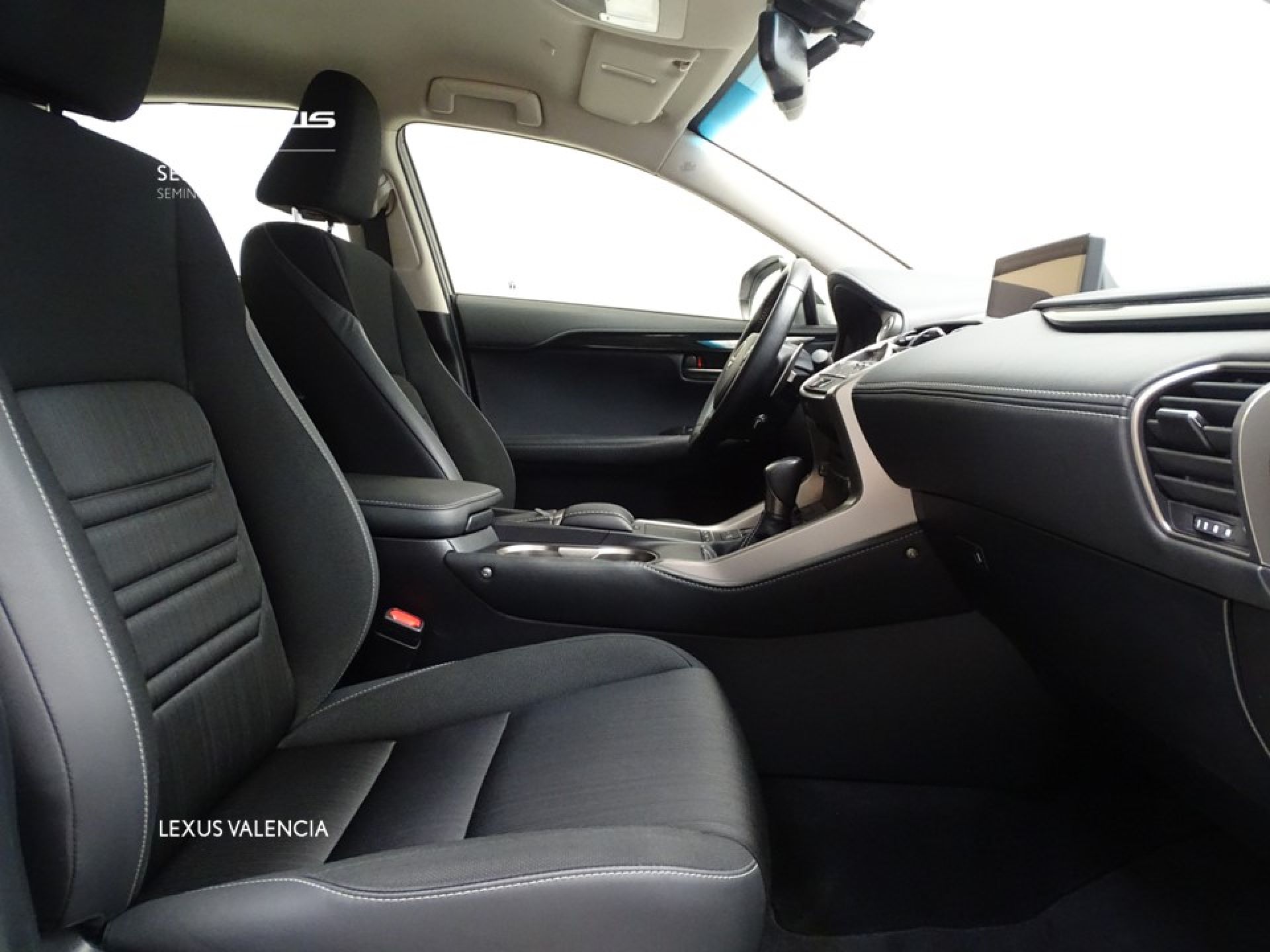 Lexus NX 2.5 300h Business Navigation 2WD
