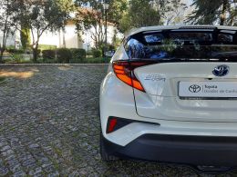 Toyota C-HR 1.8 Hybrid Exclusive segunda mão Castelo Branco