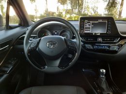Toyota C-HR 1.8 Hybrid Exclusive segunda mão Castelo Branco