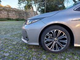 Toyota Corolla SD 1.8 Hybrid Exclusive segunda mão Castelo Branco