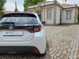 Toyota Yaris 1.5 Hybrid Dynamic Force Comfort Plus segunda mão Castelo Branco