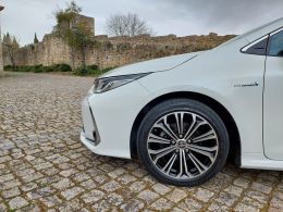 Toyota Corolla SD 1.8 Hybrid Exclusive segunda mão Castelo Branco