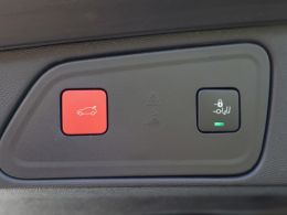 Peugeot 3008 Allure HYBRID4 300cv e-EAT8 segunda mão Porto