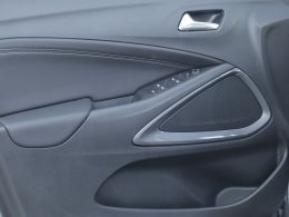Opel Crossland 1.2T 110cv Elegance segunda mão Porto
