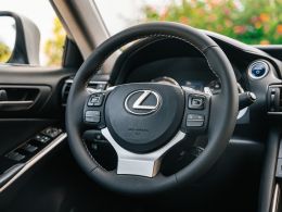 Lexus IS IS 300h Executive segunda mão Lisboa