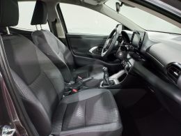 Toyota Yaris 1.0 Comfort Plus segunda mão Lisboa