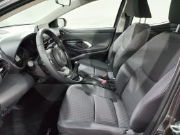 Toyota Yaris 1.0 Comfort Plus segunda mão Lisboa