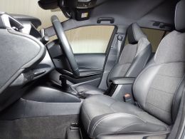 Toyota COROLLA TS Corolla TS 1.8 Hybrid Comfort + Pack Sport segunda mão Porto
