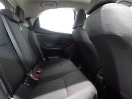 Toyota Yaris 1.0 Comfort Plus segunda mão Leiria