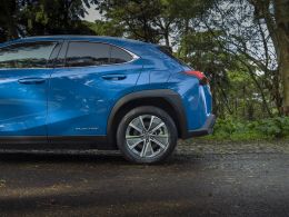 Lexus UX 300e Premium + segunda mão Lisboa