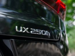 Lexus UX UX 250h Special Edition segunda mão Lisboa