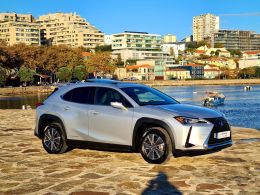 Lexus UX Premium + segunda mão Porto