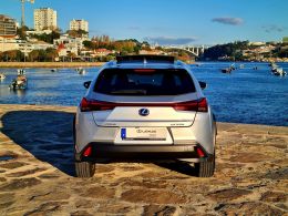 Lexus UX Premium + segunda mão Porto