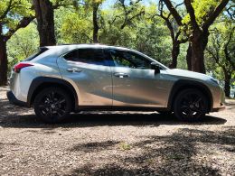 Lexus UX 250h Special Edition segunda mão Braga