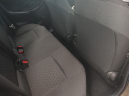 Toyota Yaris 1.0 Comfort Plus segunda mão Braga