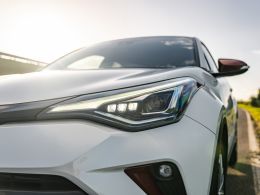 Toyota C-HR 1.8 Hybrid Exclusive + Pack Luxury segunda mão Lisboa