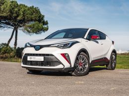 Toyota C-HR 1.8 Hybrid Exclusive + Pack Luxury segunda mão Lisboa