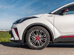 Toyota C-HR 1.8 Hybrid Exclusive + Pack Luxury segunda mão Lisboa