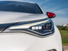 Toyota C-HR 1.8 Hybrid Exclusive + Pack Luxury segunda mão Lisboa