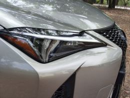 Lexus UX 250h Sport segunda mão Braga