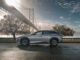 Lexus RZ 450e Executive Plus segunda mão Lisboa