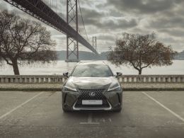 Lexus UX 250h Premium segunda mão Lisboa