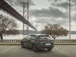 Lexus UX 250h Premium segunda mão Lisboa