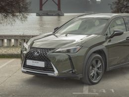 Lexus UX 250h Premium segunda mão Lisboa