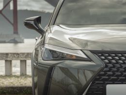 Lexus UX 250h Premium segunda mão Lisboa