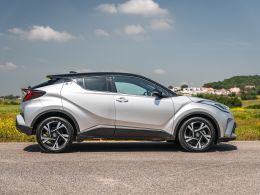 Toyota C-HR Toyota C-HR 1.8 Hybrid SQUARE Collection segunda mão Lisboa