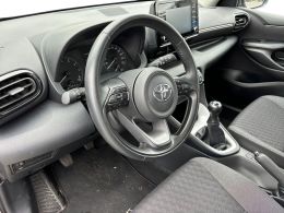 Toyota Yaris 1.0 Comfort Plus segunda mão Lisboa