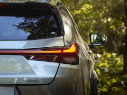 Lexus UX 250h F Sport segunda mão Lisboa